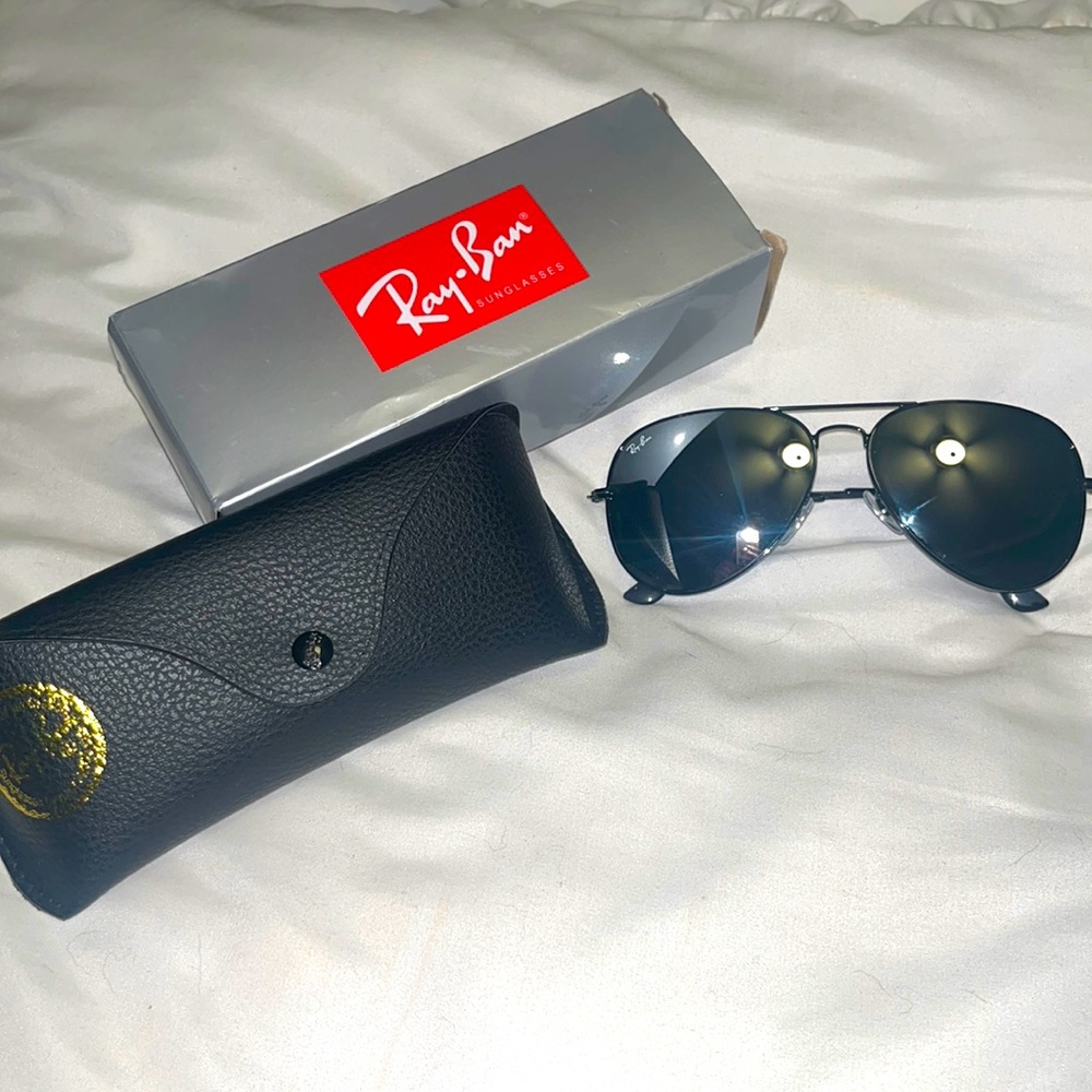 Ray-Ban aviator RB3026 sunglasses with case and cleansing cloth